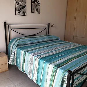 https://appartamenti-porto-azzurro-57036.it-tuscanyhotel.com